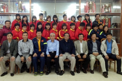 Bóng đá nữ Việt Nam lên đường bảo vệ ngôi vương SEA Games